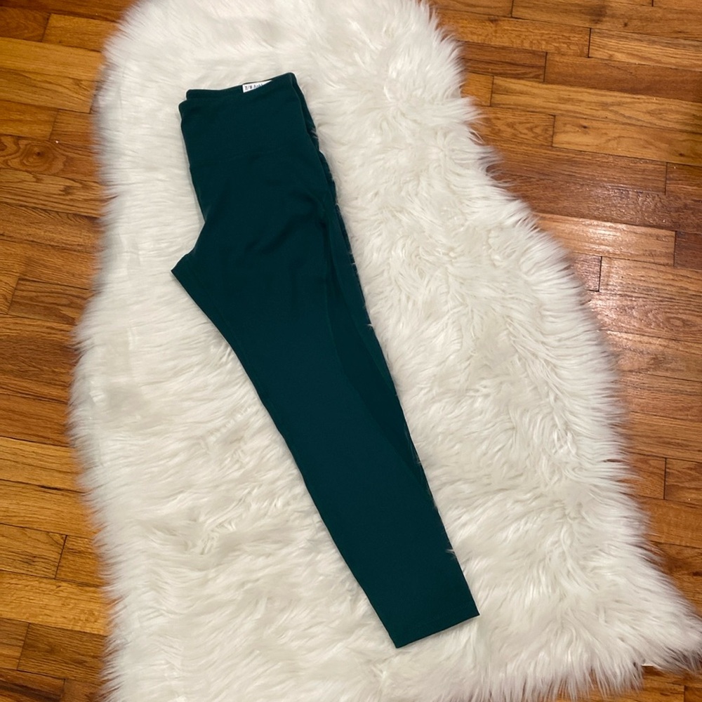 Old Navy Go Dry High Rise  7/8 Ankle Leggings